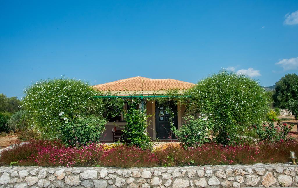 Korallis Villas Karavados Exterior photo