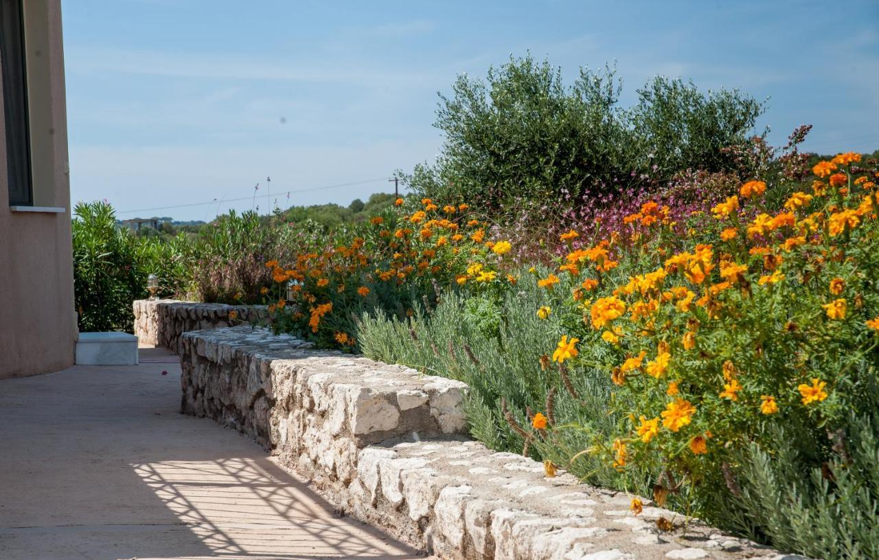 Korallis Villas Karavados Exterior photo