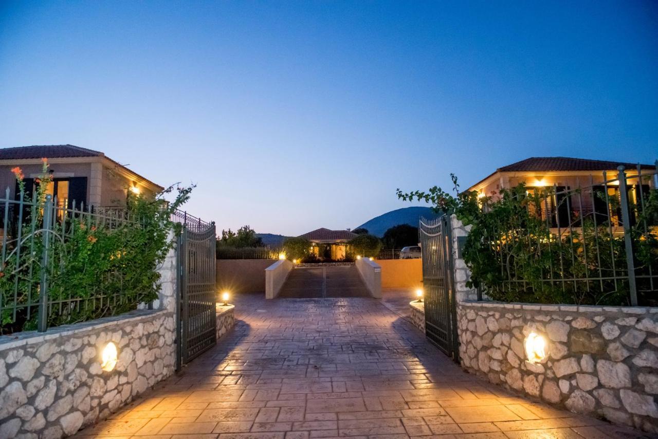 Korallis Villas Karavados Exterior photo